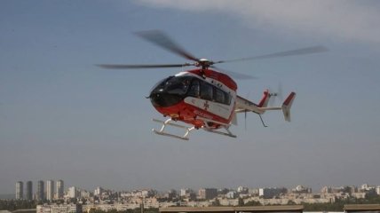 Вертолет ДСНС Украины совершил посадку на крыше столичного Института сердца