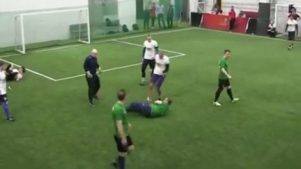 Мячом в голову: жесткая драка футболистов в России попала на видео