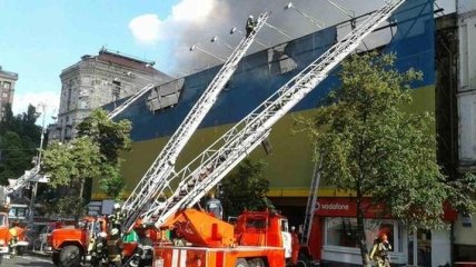 Масштабный пожар в центре Киева: пожарные рассказали подробности 