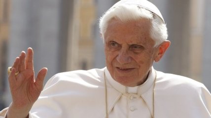 Колишній Папа Римський тяжко захворів