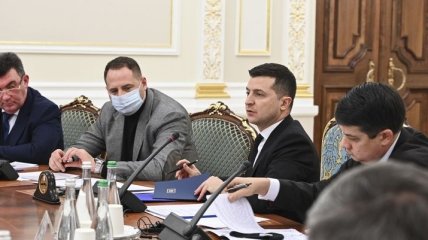 Украина ввела санкции против ряда росСМИ и трех депутатов Европарламента