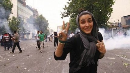 На фоне акций протеста в Иране заблокировали доступ к Instagram и Telegram 