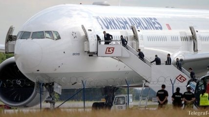 Турецкий самолет вынужденно сел в Белграде