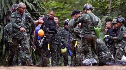 Спасение детей из затопленной пещеры в Таиланде: погиб водолаз