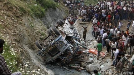 Почти 20 человек стали жертвами автокатастрофы в Индии