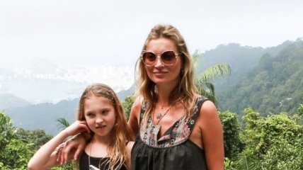 Кейт Мосс с дочкой отдыхают в Бразилии (ФОТО)