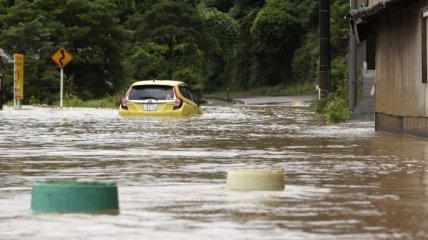 На юго-западе Японии продолжаются ливневые дожди: погибли 18 человек