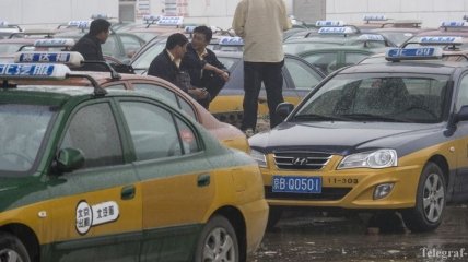 Пекин планирует заменить все такси на "чистые" автомобили
