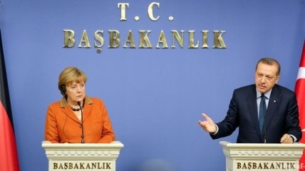 Меркель хочет продолжить переговоры о членстве Турции в ЕС