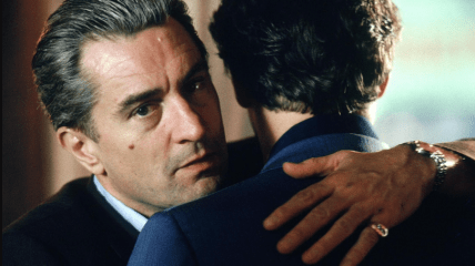 Герой Роберта Де Ниро (слева) ограбил аэропорт в Нью-Йорке на рекордные 5 млн