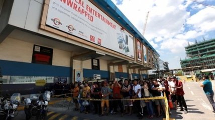 На Філіппінах колишній охоронець торговельного центру взяв в заручники 30 людей