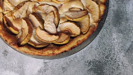 Яблочный пирог можно приготовить за 5 минут