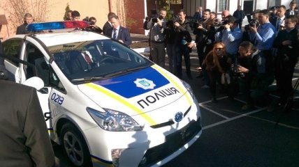Президент Украины испытал авто будущей патрульной службы в Одессе