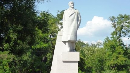 В Одессе сносят последний памятник Ленину
