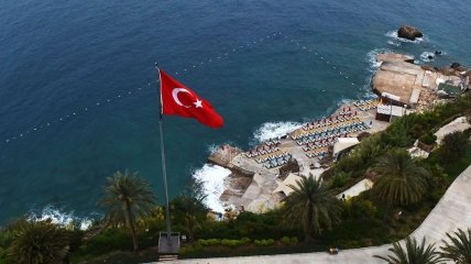 Влада Туреччини закриє протоки Босфор та Дарданелли для деяких кораблів