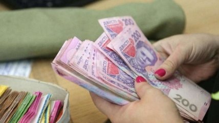 В Україні виплачують екстрену фінансову допомогу