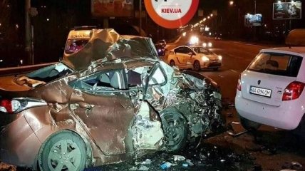 Смертельное ДТП в Киеве: автомобиль вылетел на встречную полосу
