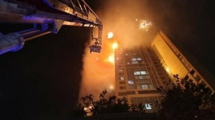 Вспыхнул как спичка: в Южной Корее загорелся 33-этажный дом (видео)