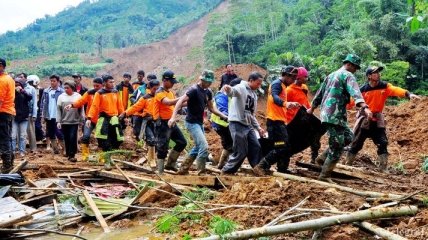 Оползень в Индонезии забрал еще 20 жизней