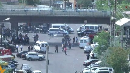 В Ереване продолжаются переговоры о заложниках
