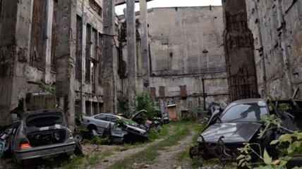 В Николаеве нашли "кладбище" авто и подпольное СТО (Видео)
