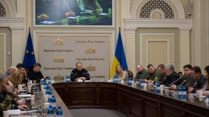 Засідання членів Верховної Ради та військових