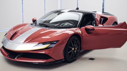 У Ferrari SF90 Stradale появится более мощная версия (Видео)