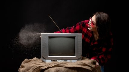 Як правильно витирати пил із телевізора