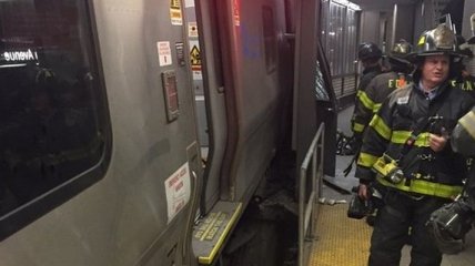 В Нью-Йорке сошел с рельсов поезд, пострадали 76 человек