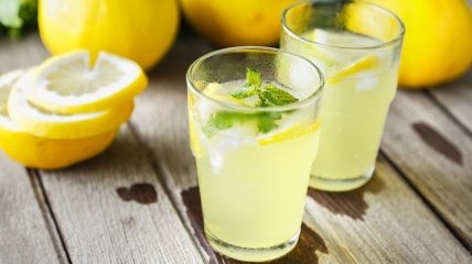 Самые популярные мифы о воде с лимоном