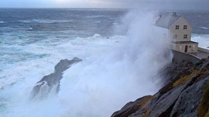 На Норвегию обрушился мощный шторм "Тор"