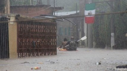 Президент Мексики отправился в пострадавший от шторма Акапулько