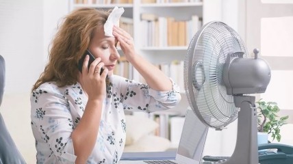 Сотрудники офисов и уличные рабочие страдают из-за жары