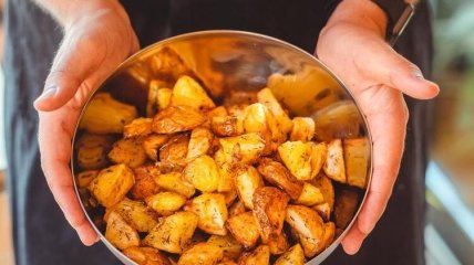 Любимое многими блюдо - запеченный картофель