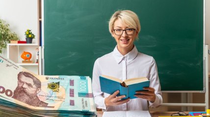 Вчителі в Україні зароблять значно менше, ніж передбачає закон. Фото Колаж "Телеграфа"