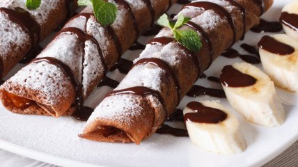 Ароматні млинці з яблуками