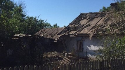 Боевики обстреляли 12 домов и общежитие под Волновахой
