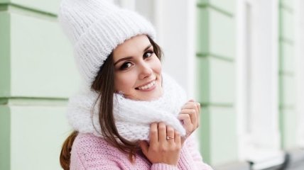 Незаменимый аксессуар в холодную пору: стильные идеи, как носить шарф (Фото)
