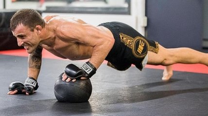 Боец UFC Волкановски был госпитализирован в Чили
