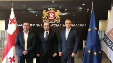 Зеленский подписал распоряжение привезти 10 детей из Грузии в Украину на самолете