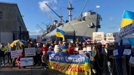 В США украинцы провели акцию в поддержку пленных украинских моряков (Видео)