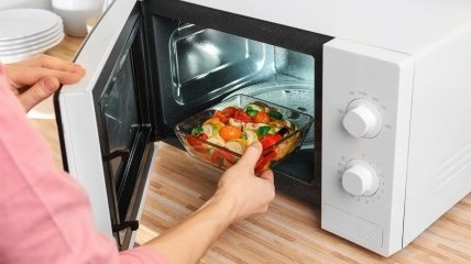 Микроволновая печь будет сиять от чистоты