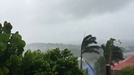 Мощный ураган "Мария" прошелся Доминикой и Мартиникой (Видео)