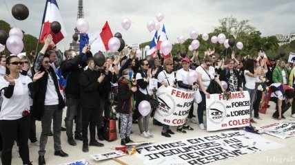 Во Франции протестуют "Разгневанные жены полицейских"