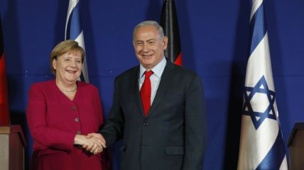 Меркель: Мы должны побудить Палестину сесть за стол переговоров
