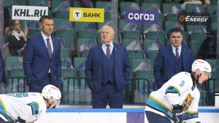 Владимир Крикунов (по центру)