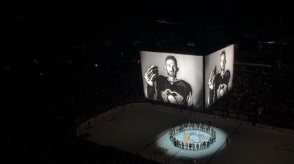 В НХЛ почтили память Адама Джонсона