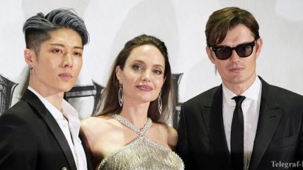 Шикарная как всегда: Анджелина Джоли на премьере "Малефисенты 2" в "живом" платье (Фото)