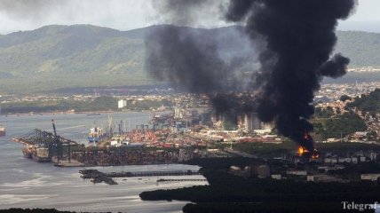 В Бразилии боролись с пожаром на складе химикатов