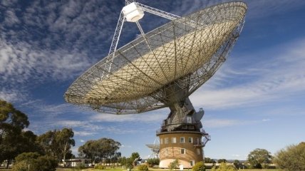 Обнаружены сигналы, которые замечают лишь крупные радиотелескопы